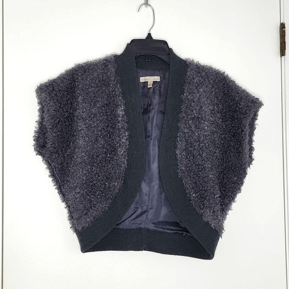 Crop grey shaggy vest 🔥 5/$25 Bundle Sale 🔥